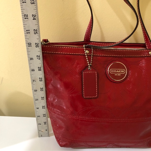 COACH Red Patent Leather Signature Stitch Shoulder Bag Tote + Wristlet Strap EUC - Picture 5 of 16